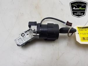 Gebruikte Kontaktslot + Sleutel Peugeot 208 I (CA/CC/CK/CL) 1.2 Vti 12V PureTech 82 Prijs € 25,00 Margeregeling aangeboden door AutoHam