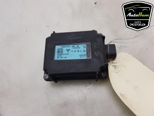 Gebruikte Garagedeur opener Tesla Model S 75 Prijs € 40,00 Inclusief btw aangeboden door AutoHam