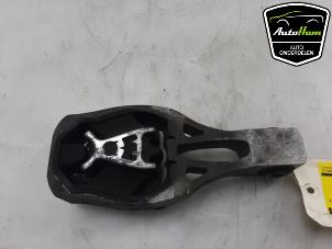 Gebruikte Versnellingsbak Steun Opel Grandland (X) 1.2 Turbo 12V Prijs € 15,00 Margeregeling aangeboden door AutoHam