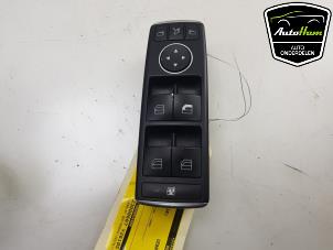 Gebruikte Schakelaar Elektrisch Raam Mercedes GLA (156.9) 1.6 180 16V Prijs € 30,00 Margeregeling aangeboden door AutoHam