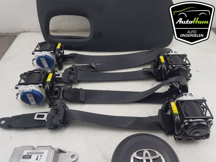 Module + Airbag Set van een Toyota Aygo X 1.0 12V VVT-i 2022
