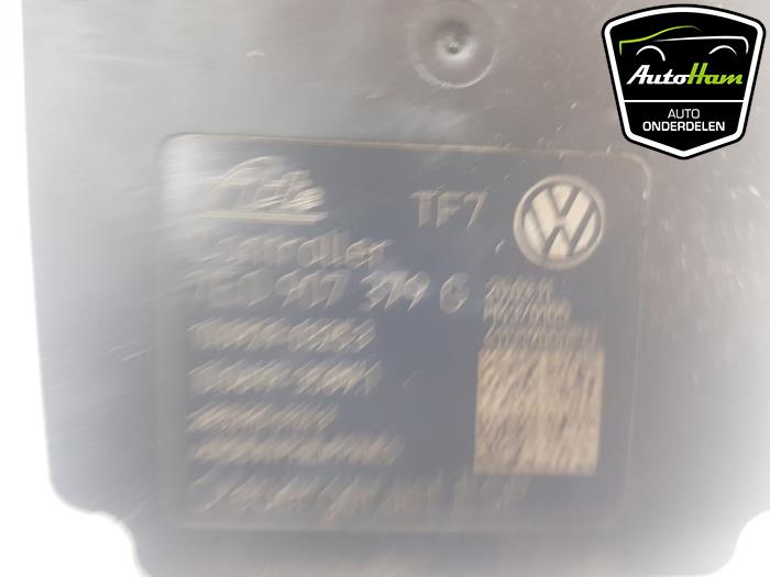 ABS Pomp van een Volkswagen Transporter T5 2.0 TDI DRF 2011