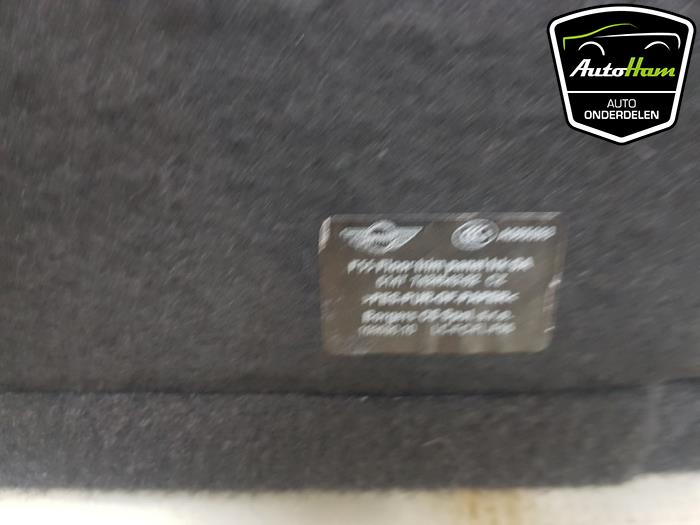 Vloerplaat bagageruimte van een MINI Mini (F55) 1.5 12V Cooper 2017