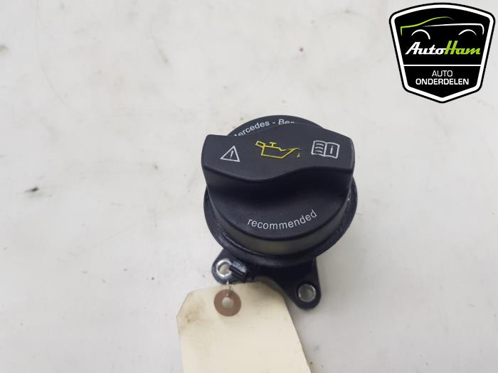 Oliedop van een Mercedes-Benz GLA (156.9) 1.6 180 16V 2018