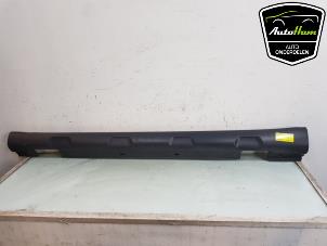 Gebruikte Sideskirt links Mercedes GLA (156.9) 1.6 180 16V Prijs € 75,00 Margeregeling aangeboden door AutoHam