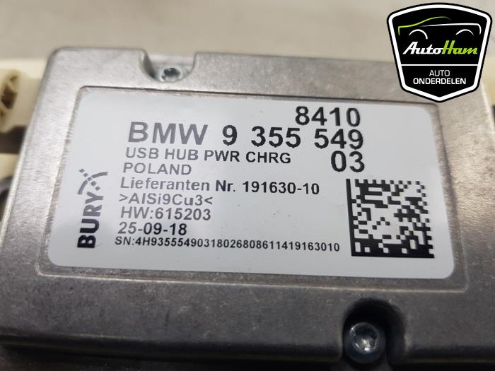 USB module van een BMW 5 serie Touring (G31) 530d 3.0 TwinPower Turbo 24V 2019