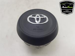 Gebruikte Airbag links (Stuur) Toyota Yaris Cross (PB1/PJ1) 1.5 12V Prijs op aanvraag aangeboden door AutoHam