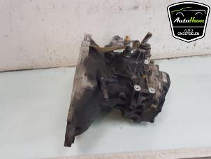 Gebruikte Versnellingsbak Opel Corsa E 1.4 16V Prijs € 225,00 Margeregeling aangeboden door AutoHam