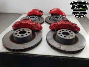 Gebruikte Remmenset compleet voor + achter Tesla Model S Plaid Prijs € 1.028,50 Inclusief btw aangeboden door AutoHam