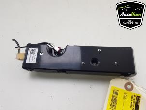 Gebruikte Bluetooth module Tesla Model S Plaid Prijs € 9,08 Inclusief btw aangeboden door AutoHam