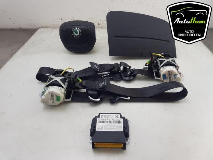 Airbag Set+Module van een Skoda Fabia II (5J) 1.2 TDI 12V Greenline 2011