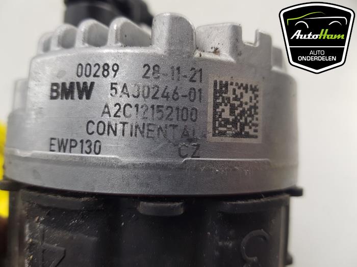 Extra waterpomp van een BMW X5 (G05) xDrive 45 e iPerformance 3.0 24V 2022