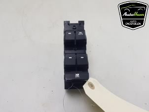 Gebruikte Raam schakelaar elektrisch Hyundai i20 (GBB) 1.2i 16V Prijs € 40,00 Margeregeling aangeboden door AutoHam