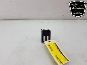 Gebruikte Alarmlicht Schakelaar Ford Puma 1.0 Ti-VCT EcoBoost 12V Prijs € 5,00 Margeregeling aangeboden door AutoHam