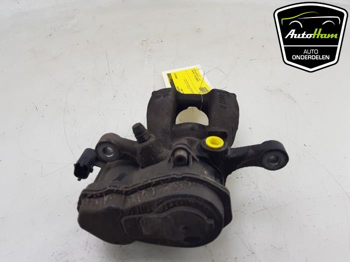 Remklauw (Tang) links-achter van een Opel Insignia Sports Tourer 1.5 Turbo 16V 165 2020