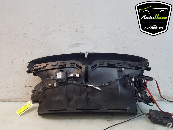 Frontpaneel van een Tesla Model X 100X 2018