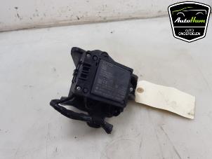 Gebruikte Radar sensor Tesla Model X 100X Prijs € 72,60 Inclusief btw aangeboden door AutoHam