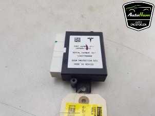 Gebruikte Sam module Tesla Model X 100X Prijs € 30,25 Inclusief btw aangeboden door AutoHam