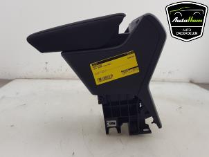 Gebruikte Armsteun Seat Arona (KJX) 1.0 TSI 12V Prijs € 150,00 Margeregeling aangeboden door AutoHam