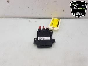 Gebruikte HV verdeelkast BMW M8 (F91) M850i xDrive Twin Turbo V8 32V Prijs € 50,00 Margeregeling aangeboden door AutoHam