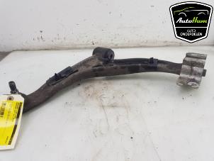 Gebruikte Triangel links-voor Mercedes CLA (117.3) 1.6 CLA-180 16V Prijs € 50,00 Margeregeling aangeboden door AutoHam