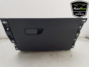 Gebruikte Dashboardkastje Renault Clio V (RJAB) 1.6 E-Tech 145 16V Prijs € 50,00 Margeregeling aangeboden door AutoHam