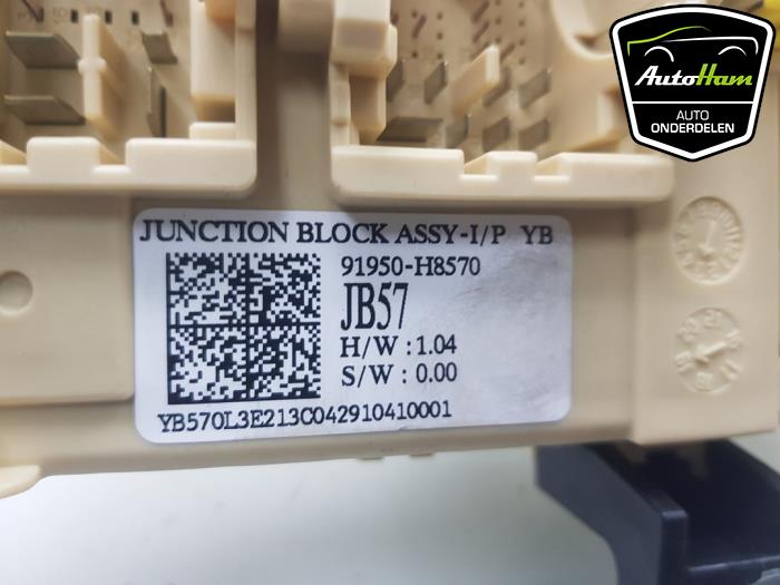 Zekeringkast van een Kia Stonic (YB) 1.0i T-GDi 12V 2019
