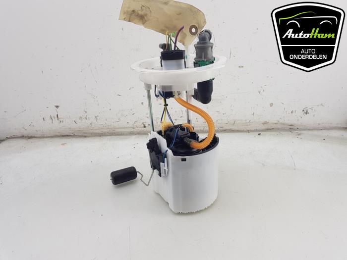 Gebruikte Tank element Pomp Volvo XC40 (XZ) 1.5 T4 Plug-in Hybrid 12V Prijs € 95,00 Margeregeling aangeboden door AutoHam