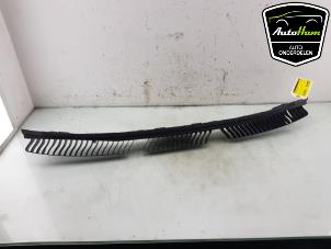 Gebruikte Bumpersteun midden-achter Volkswagen Taigo 1.0 TSI 110 12V Prijs € 10,00 Margeregeling aangeboden door AutoHam