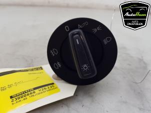 Gebruikte Schakelaar Licht Skoda Octavia Combi (5EAC) 1.4 TSI 16V Prijs € 10,00 Margeregeling aangeboden door AutoHam