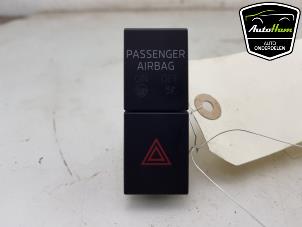 Gebruikte Alarmlicht Schakelaar Skoda Octavia Combi (5EAC) 1.4 TSI 16V Prijs € 20,00 Margeregeling aangeboden door AutoHam