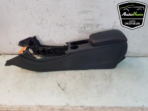 Gebruikte Armleuning Mercedes CLA (117.3) 1.6 CLA-180 16V Prijs € 85,00 Margeregeling aangeboden door AutoHam