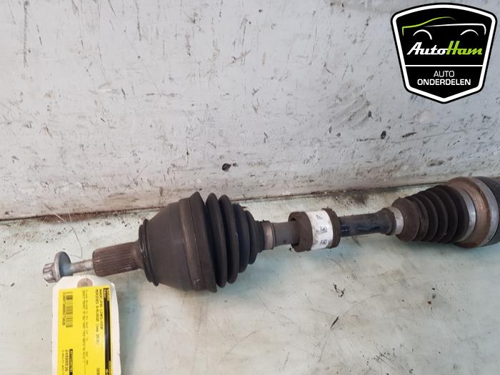 Aandrijfas links-voor van een Mercedes-Benz A (177.0) 1.3 A-200 Turbo 16V 2018