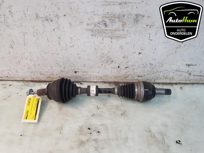 Aandrijfas links-voor van een Mercedes-Benz A (177.0) 1.3 A-200 Turbo 16V 2018