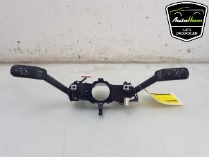 Gebruikte Combischakelaar Stuurkolom Volkswagen Tiguan (AD1) 1.4 TSI 16V Prijs € 40,00 Margeregeling aangeboden door AutoHam