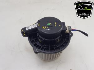 Gebruikte Chaufage Ventilatiemotor Hyundai i20 (BC3) 1.0 T-GDI 100 Mild Hybrid 48V 12V Prijs € 30,00 Margeregeling aangeboden door AutoHam