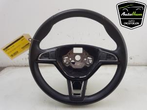 Gebruikte Stuurwiel Skoda Fabia III Combi (NJ5) 1.0 TSI 12V Prijs € 75,00 Margeregeling aangeboden door AutoHam