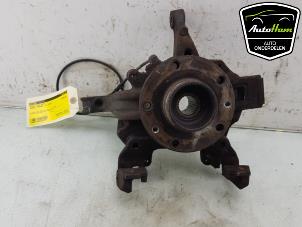 Gebruikte Fusee links-voor Renault Megane III CC (EZ) 1.4 16V TCe 130 Prijs € 25,00 Margeregeling aangeboden door AutoHam