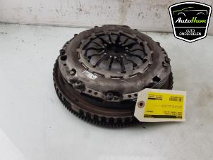 Gebruikte Dubbele massa vliegwiel Renault Megane III CC (EZ) 1.4 16V TCe 130 Prijs € 150,00 Margeregeling aangeboden door AutoHam