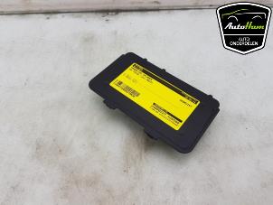 Gebruikte Draadloze oplader Volkswagen Taigo 1.0 TSI 110 12V Prijs € 50,00 Margeregeling aangeboden door AutoHam