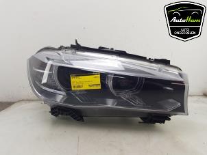 Gebruikte Rechter Koplamp BMW X5 (F15) xDrive 40e PHEV 2.0 Prijs op aanvraag aangeboden door AutoHam