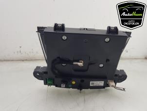 Gebruikte Display Multi Media regelunit Opel Crossland (X) 1.2 Turbo 12V Euro 6 Prijs € 275,00 Margeregeling aangeboden door AutoHam