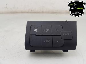 Gebruikte Schakelaar Peugeot Boxer (U9) 3.0 HDi 160 Euro 4 Prijs € 40,00 Margeregeling aangeboden door AutoHam