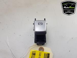 Gebruikte Schakelaar handrem Mercedes C-Klasse AMG (W205) C-450 AMG Sport 3.0 V6 24V Turbo 4-Matic Prijs € 15,00 Margeregeling aangeboden door AutoHam