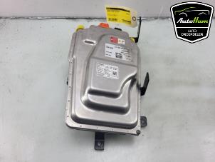 Gebruikte HV-koelvloeistofverwarming Porsche Taycan (Y1A) 4S Prijs € 495,00 Margeregeling aangeboden door AutoHam