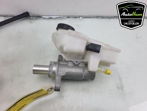 Gebruikte Hoofdremcilinder Porsche Taycan (Y1A) 4S Prijs op aanvraag aangeboden door AutoHam