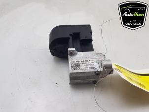 Gebruikte Kleppenblok hydraulisch Porsche Taycan (Y1A) 4S Prijs € 75,00 Margeregeling aangeboden door AutoHam