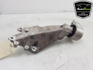 Gebruikte Motorrubber Porsche Taycan (Y1A) 4S Prijs € 75,00 Margeregeling aangeboden door AutoHam