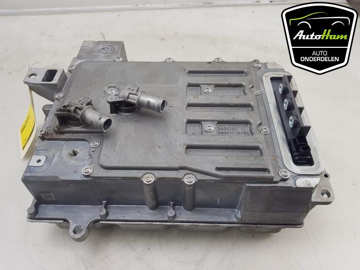 Inverter van een Porsche Taycan (Y1A) 4S 2021