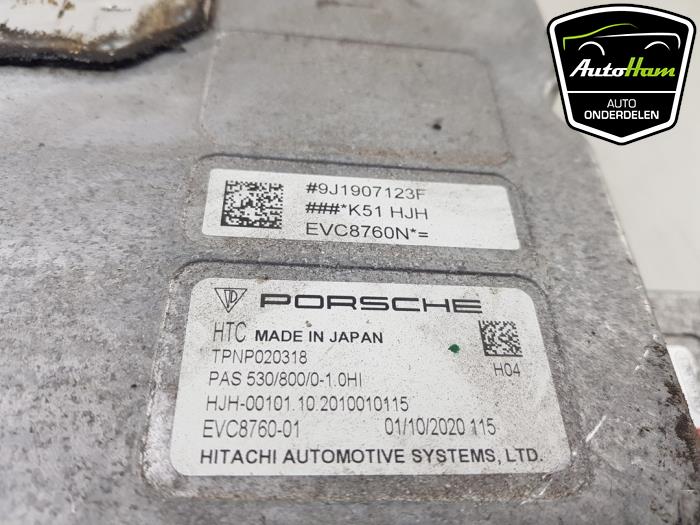 Inverter van een Porsche Taycan (Y1A) 4S 2021